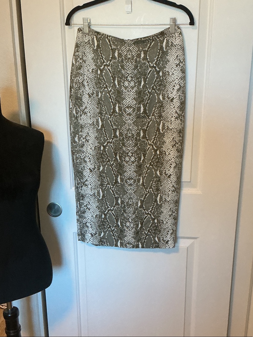 Diane Von Furstenberg KARA Snake-Print Tailored Pencil Skirt in Green 6